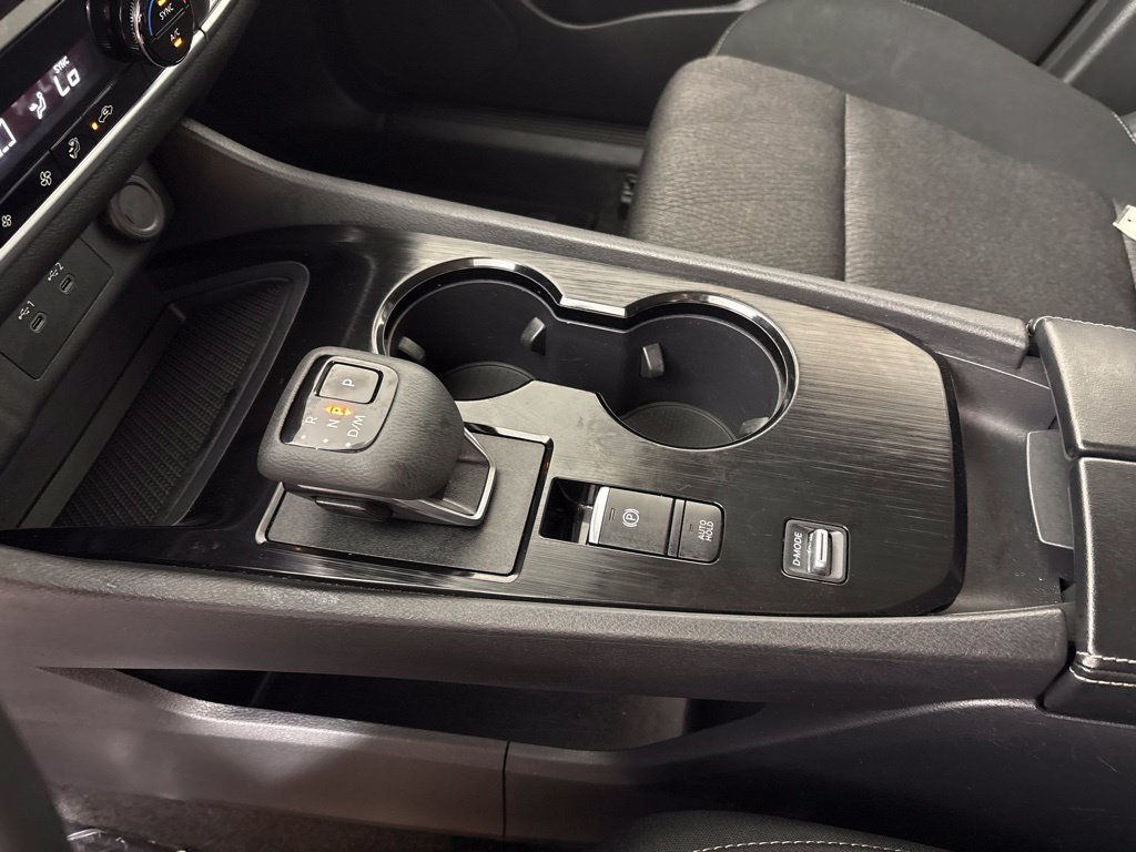 Used 2025 Nissan Rogue SV FWD image 45