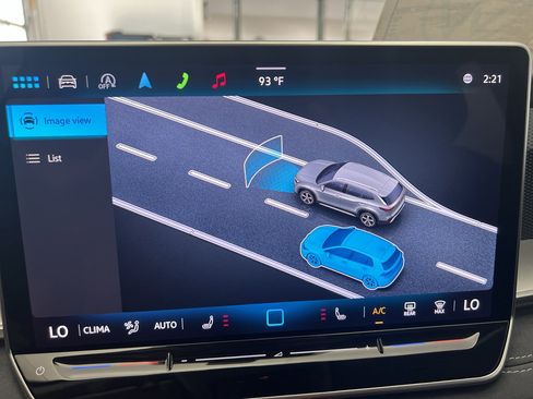 New 2025 Volkswagen Tiguan SE image 25