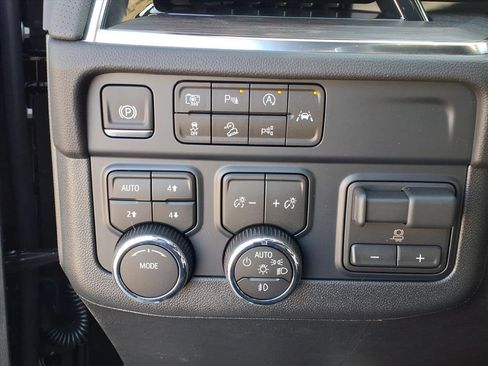 New 2026 Chevrolet Suburban Premier image 9