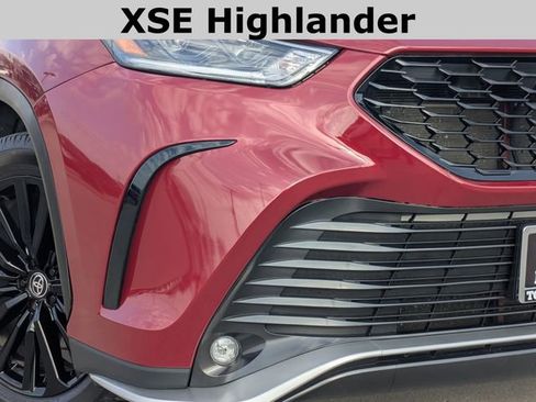 Used 2023 Toyota Highlander XSE image 3