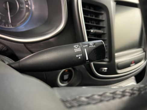 Used 2017 Chrysler 200 Limited Platinum image 19