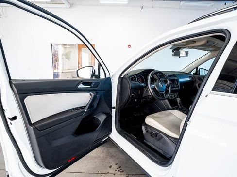 Used 2020 Volkswagen Tiguan SE w/ Panoramic Sunroof Package AWD/4WD image 33