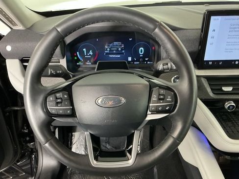 Certified 2025 Ford Explorer Platinum w/ Ultimate Package AWD/4WD image 18
