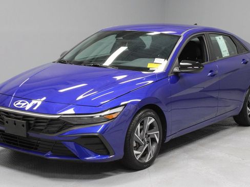 Used 2025 Hyundai Elantra Sport FWD image 6