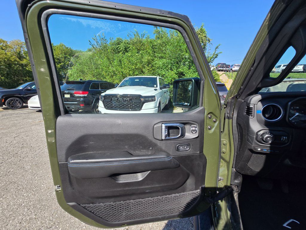 Used 2024 Jeep Wrangler High Altitude AWD/4WD image 26