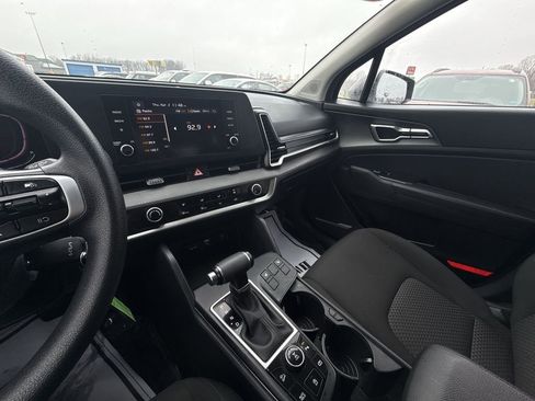 Used 2024 Kia Sportage LX image 19