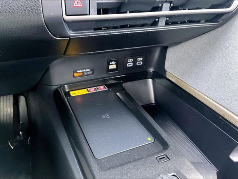 Used 2025 Toyota Camry LE w/ Convenience Package image 30