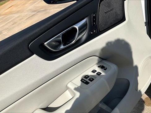 Used 2026 Volvo XC60 B5 Ultra w/ Protection Package Premier image 29