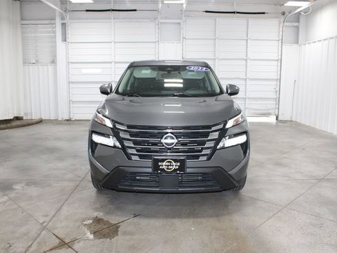 Used 2024 Nissan Rogue SV AWD/4WD image 3