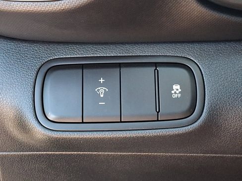 Certified 2025 Hyundai Venue Limited FWD image 26