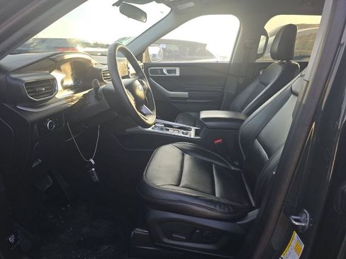 Used 2023 Ford Explorer XLT w/ Equipment Group 202A image 5