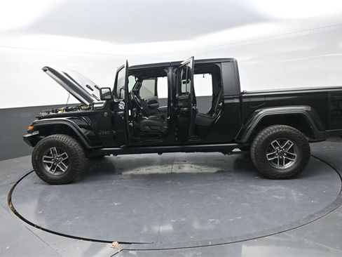 Used 2023 Jeep Gladiator Sport image 28