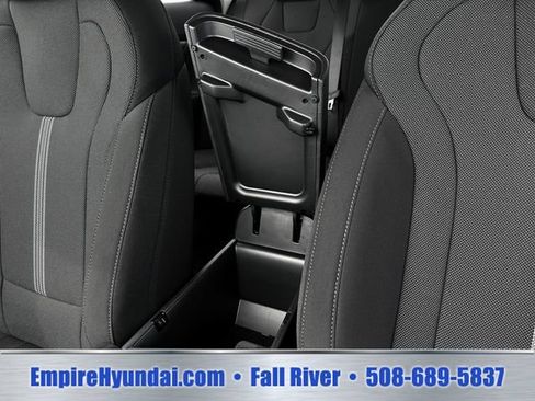 Used 2025 Hyundai Elantra SE FWD image 18