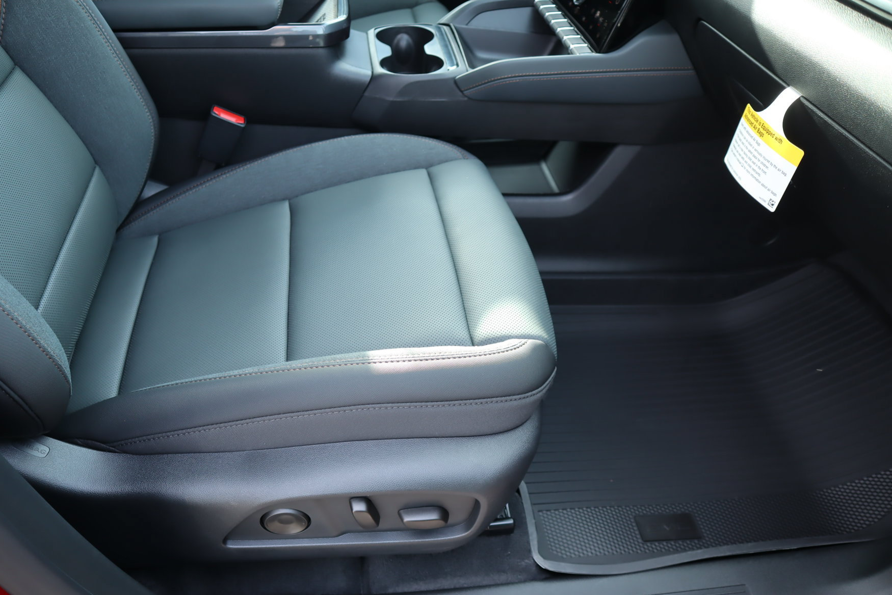 New 2027 GMC Terrain AT4 w/ Convenience Package III AWD/4WD image 16