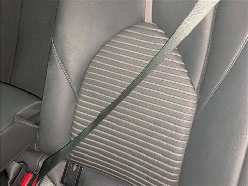 Used 2019 Toyota Camry SE image 17