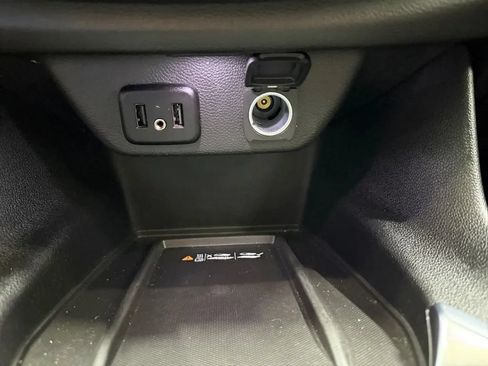 Used 2022 Chevrolet Traverse LT FWD image 23