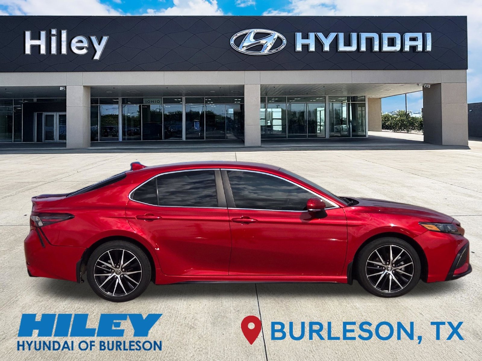 Used 2023 Toyota Camry SE FWD image 3