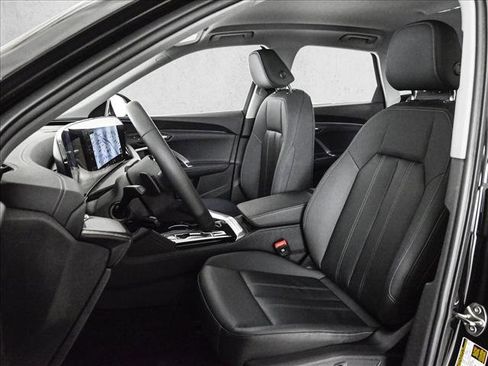 Certified 2025 Audi Q5 Premium w/ Convenience Package image 17