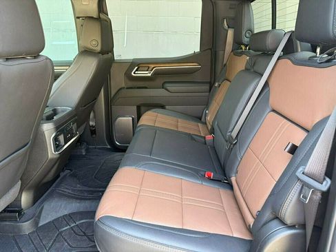 Used 2025 Chevrolet Silverado 1500 High Country w/ High Country Premium Package AWD/4WD image 23