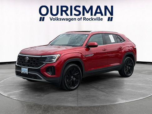 Used 2024 Volkswagen Atlas Cross Sport SE w/ Panoramic Sunroof Package AWD/4WD image 2