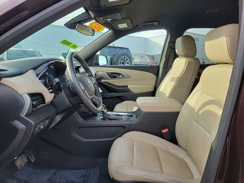 Used 2023 Chevrolet Traverse LT image 16