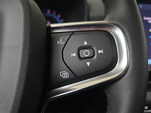 Used 2023 Volvo XC40 B5 Ultimate w/ Protection Package Premier image 21