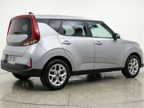 Used 2025 Kia Soul LX w/ LX Technology Package FWD image 9