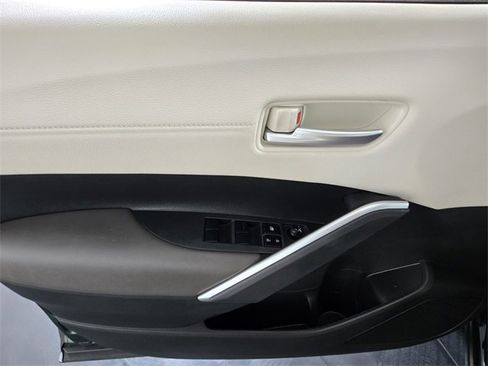 Used 2024 Toyota Corolla Cross XLE image 29
