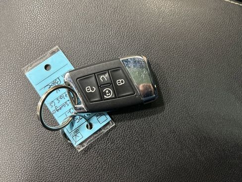 Used 2021 Volkswagen Atlas Cross Sport SEL Premium image 24