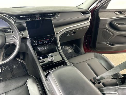 Used 2023 Jeep Grand Cherokee Limited AWD/4WD image 19