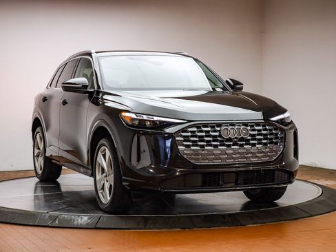 Certified 2025 Audi Q5 Premium Plus w/ Premium Plus image 3