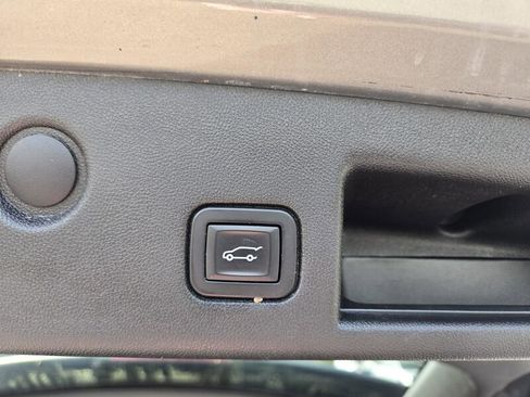 Used 2018 Chevrolet Equinox LT image 8