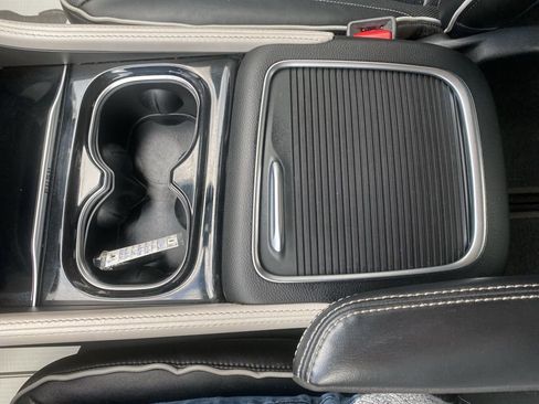 Used 2022 Chrysler Pacifica Limited image 25