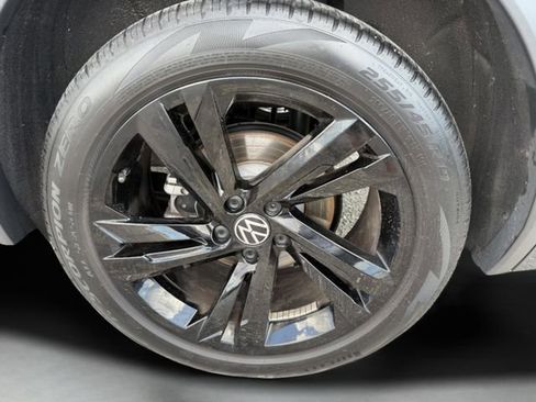 Used 2023 Volkswagen Tiguan SE R-Line FWD image 36
