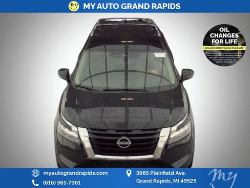 Used 2025 Nissan Pathfinder SL AWD/4WD image 3