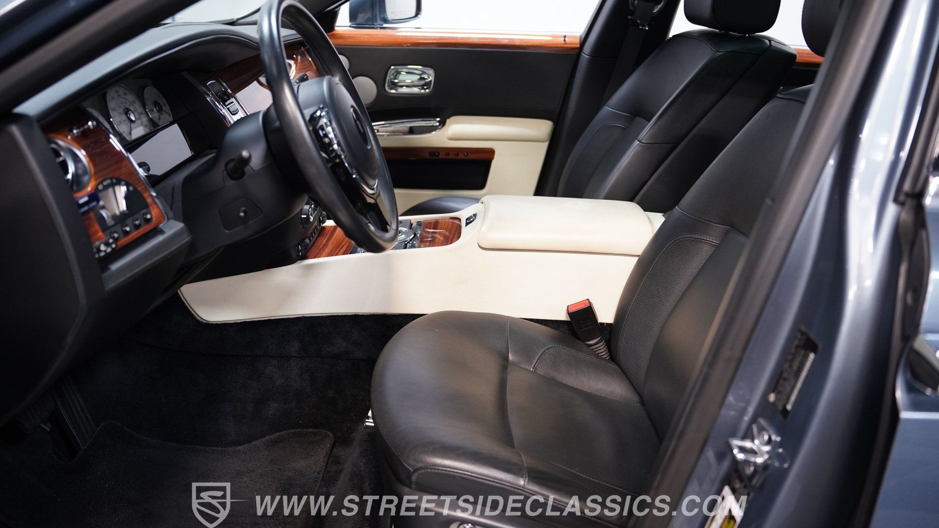 Used 2010 Rolls-Royce Ghost RWD image 30