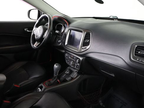 Used 2019 Jeep Compass Trailhawk w/ Cold Weather Group AWD/4WD image 27