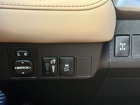 Used 2015 Toyota RAV4 XLE AWD/4WD image 24