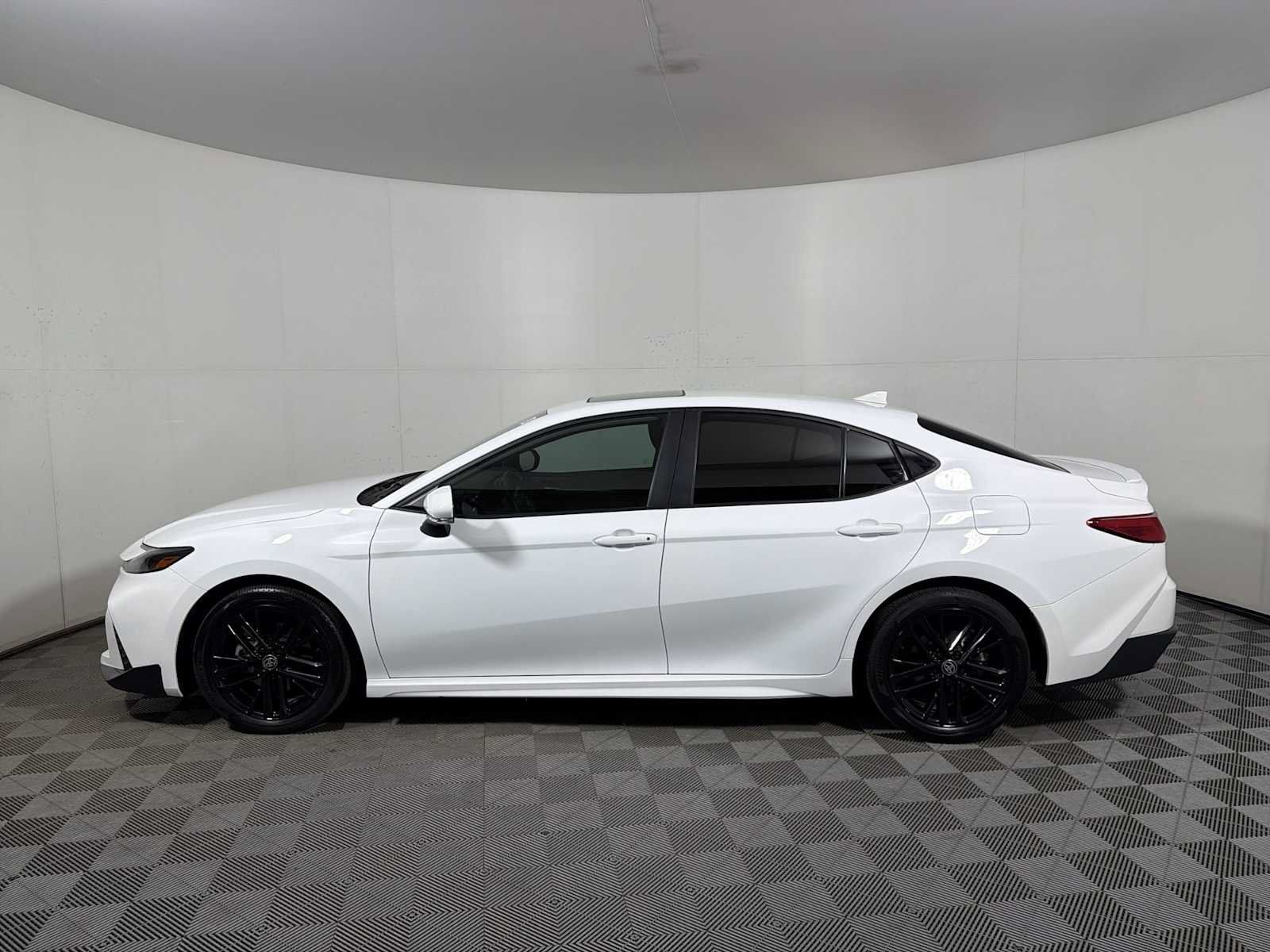 Used 2025 Toyota Camry SE w/ Multimedia Upgrade Package FWD image 4