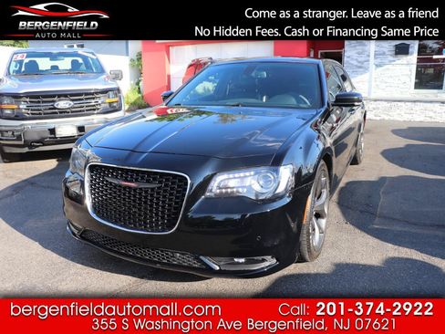 Used 2022 Chrysler 300 S w/ Comfort Group RWD image 1