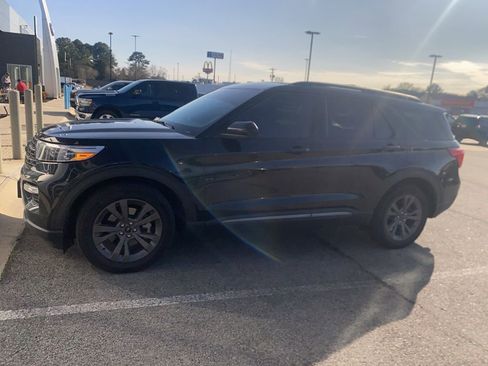 Used 2024 Ford Explorer XLT w/ Equipment Group 202A image 2