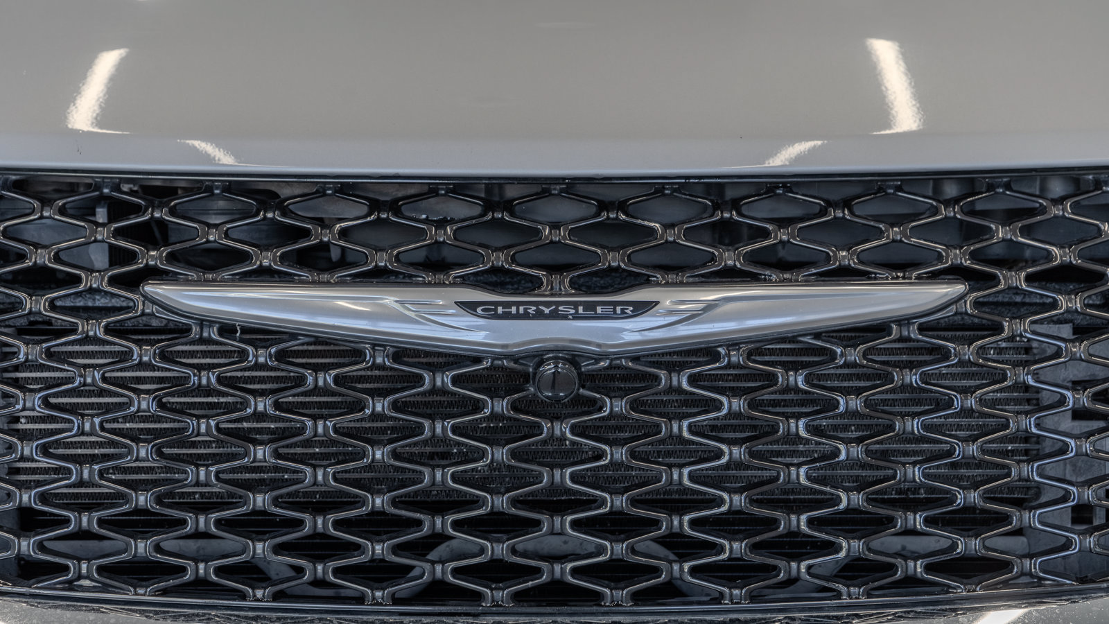 Used 2023 Chrysler Pacifica Touring-L FWD image 5