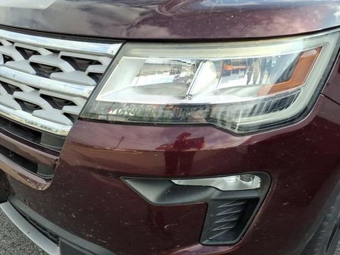 Used 2018 Ford Explorer XLT w/ Equipment Group 202A FWD image 3