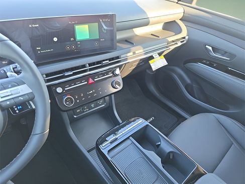 Certified 2025 Hyundai Tucson Limited FWD image 23
