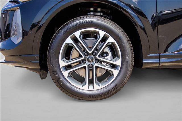 Certified 2025 Audi Q5 Premium w/ Convenience Package AWD/4WD image 9