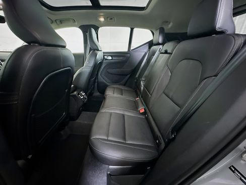 Used 2025 Volvo XC40 B5 Plus image 30