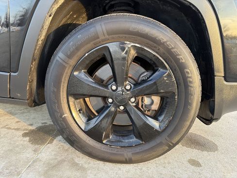 Used 2017 Jeep Cherokee High Altitude image 10