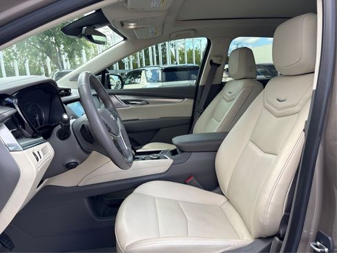 Used 2023 Cadillac XT5 Premium Luxury FWD image 9