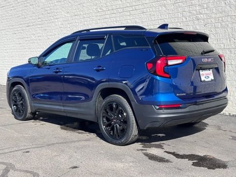 Used 2022 GMC Terrain SLE w/ Driver Convenience Package image 13