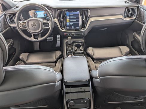 Used 2022 Volvo S60 T8 R-Design image 23